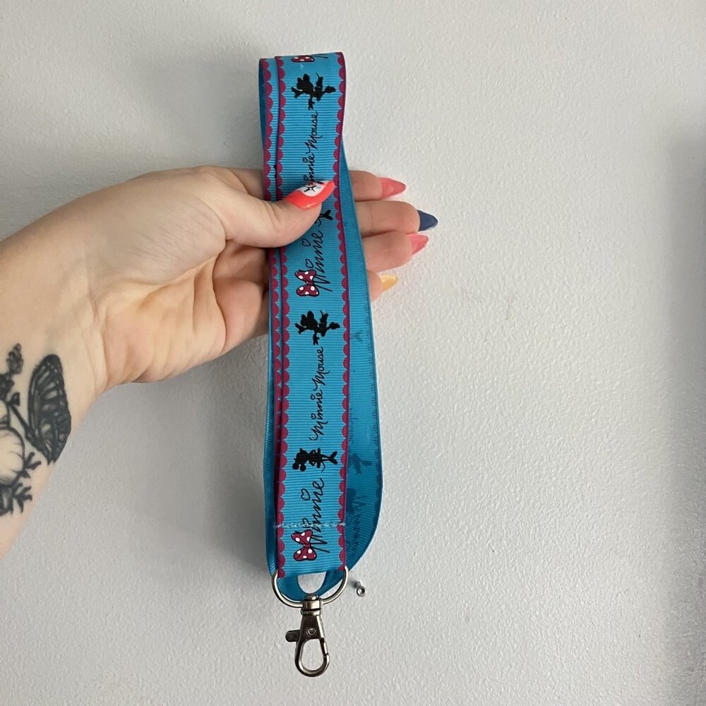 Unofficial Disney Trading Pins Lanyard Minnie Mouse Blue Pink